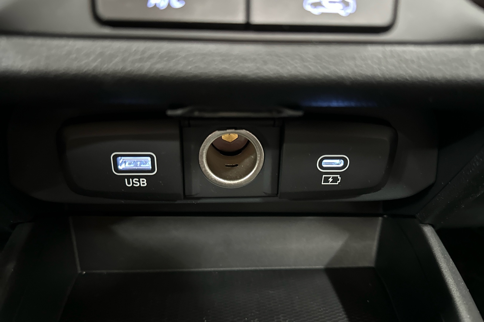 HYUNDAI i10 26