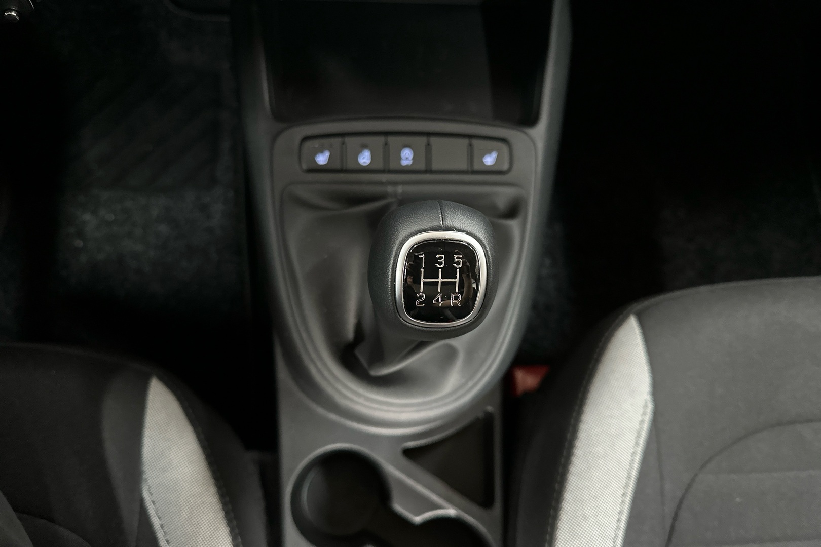 HYUNDAI i10 28