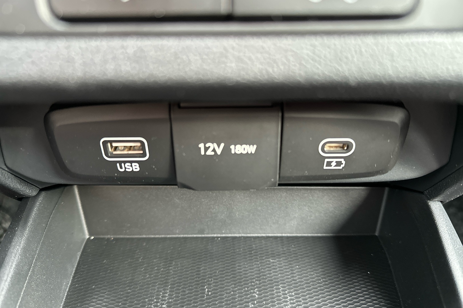 HYUNDAI i10 36