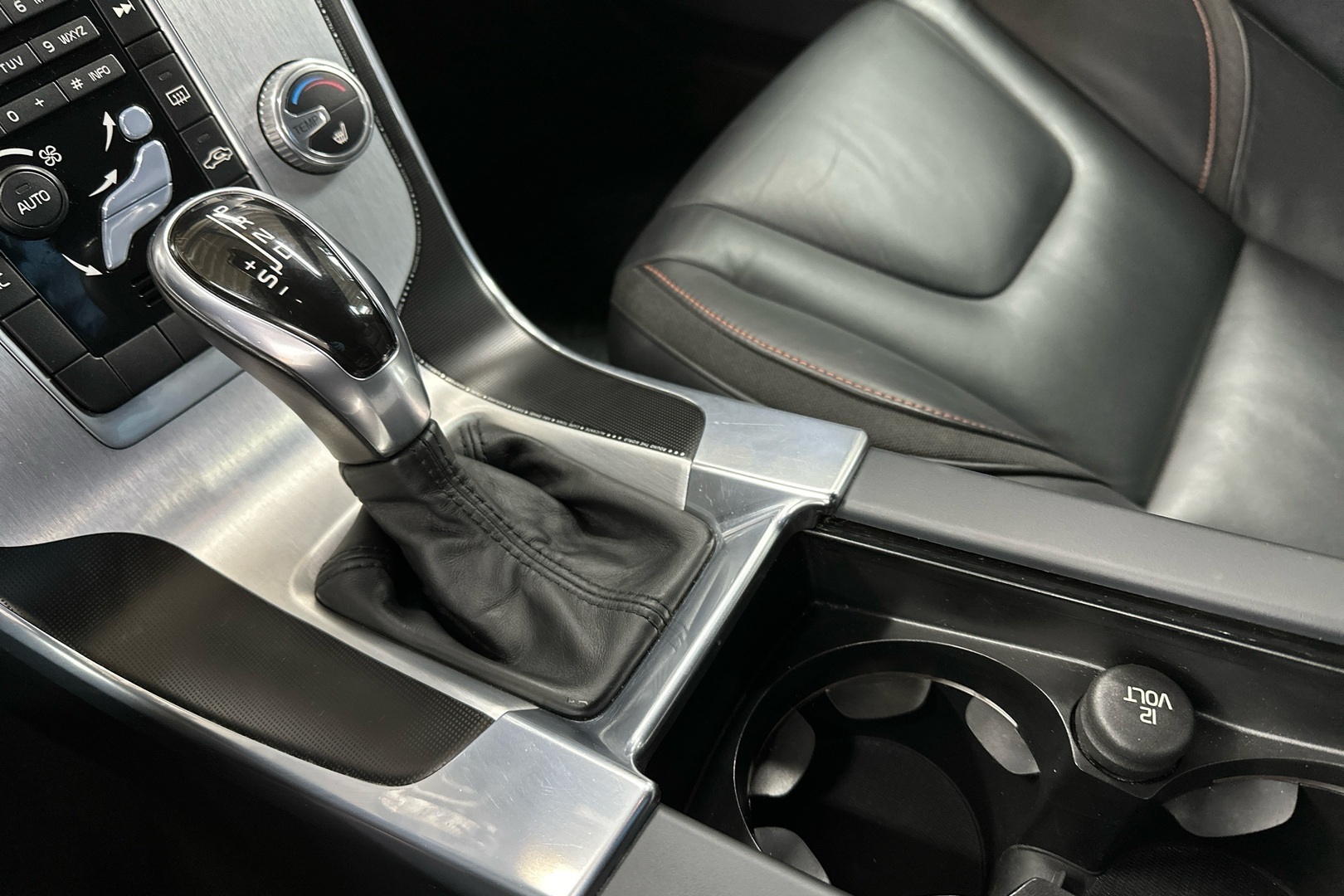VOLVO V60 2014