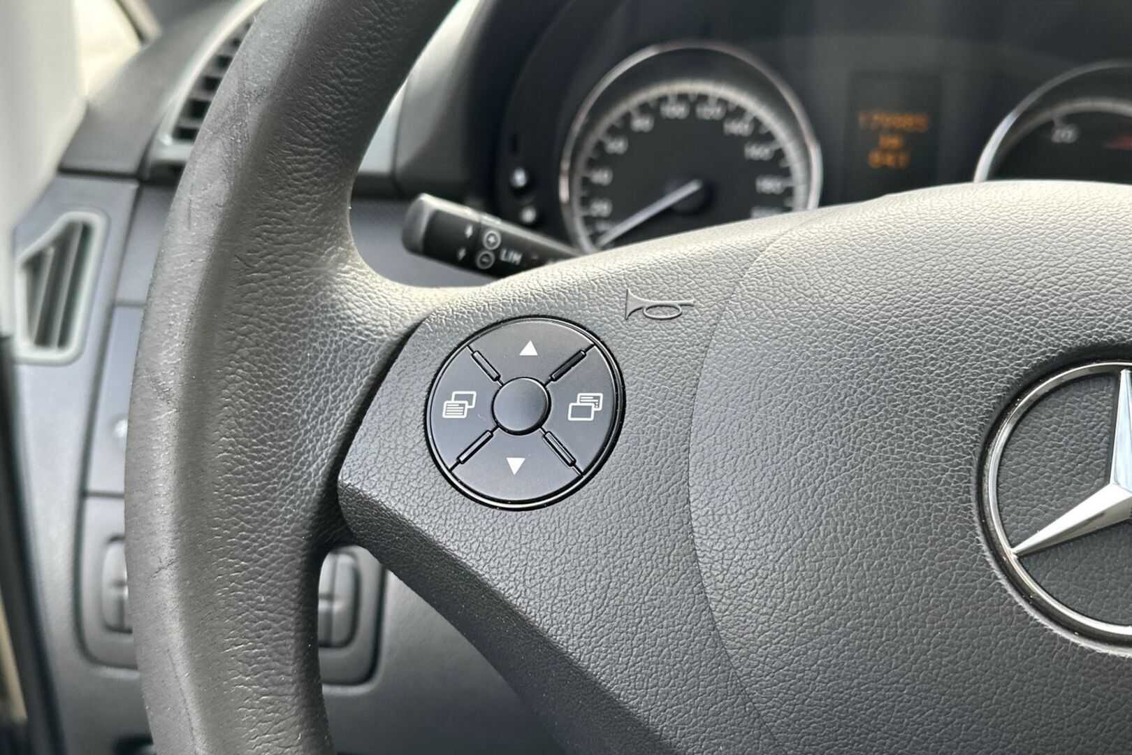 MERCEDES-BENZ Vito 2012
