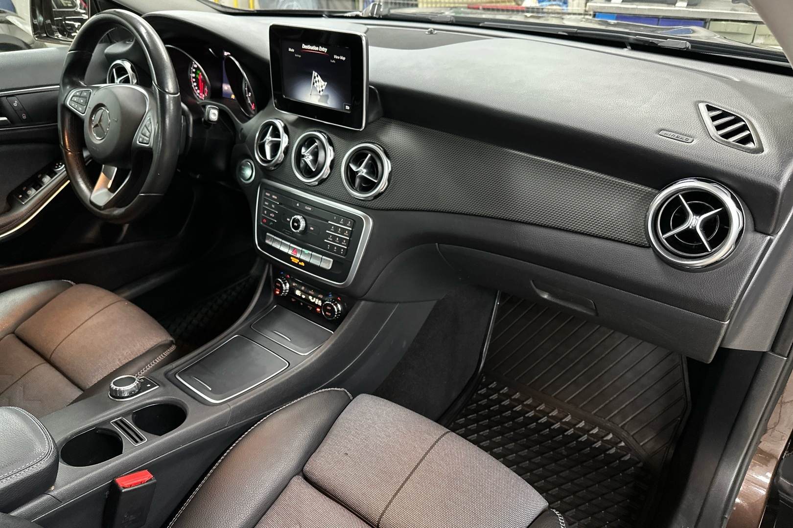 MERCEDES-BENZ GLA 2018