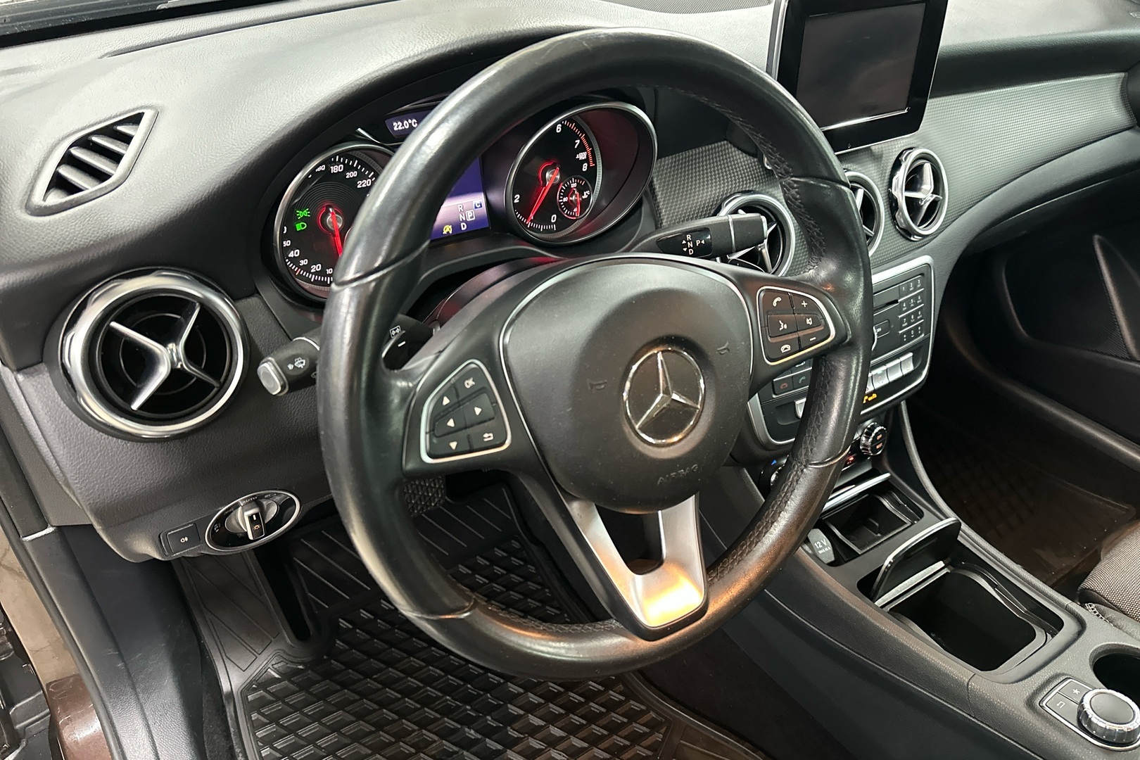 MERCEDES-BENZ GLA 2018