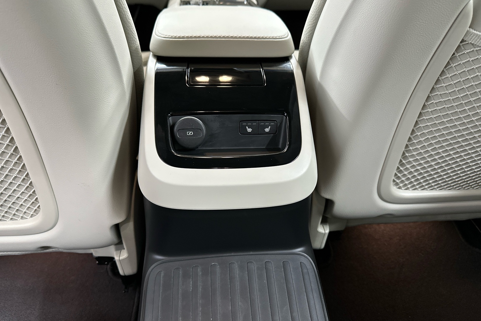 VOLVO V60 2023