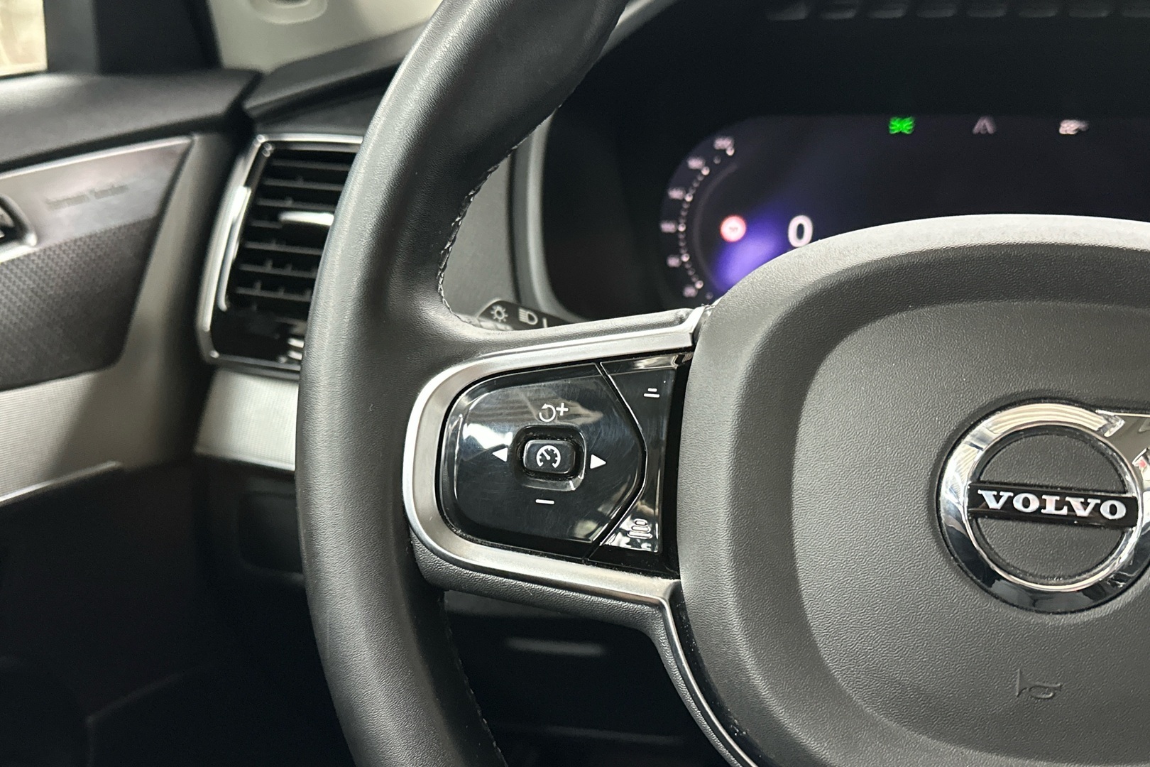 VOLVO XC90 2023
