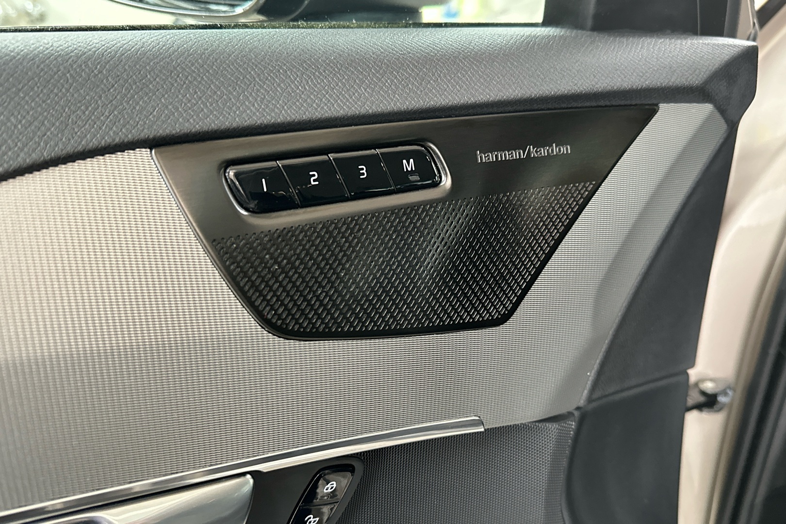 VOLVO XC90 2023
