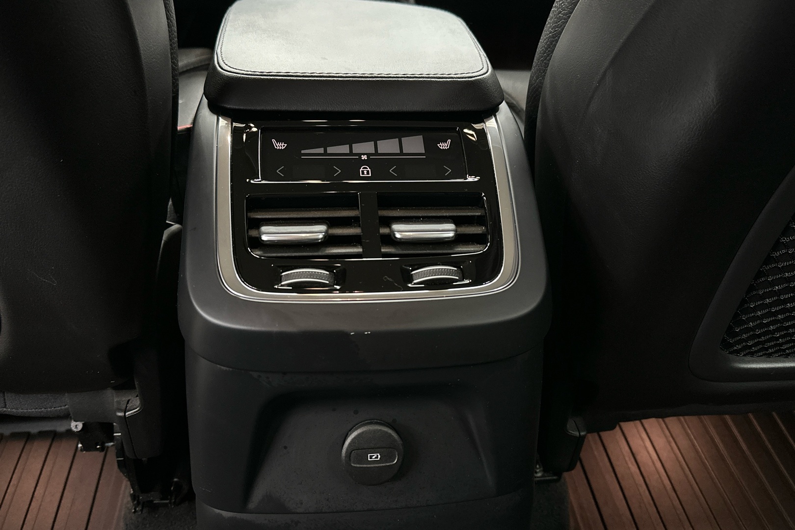 VOLVO XC90 2023