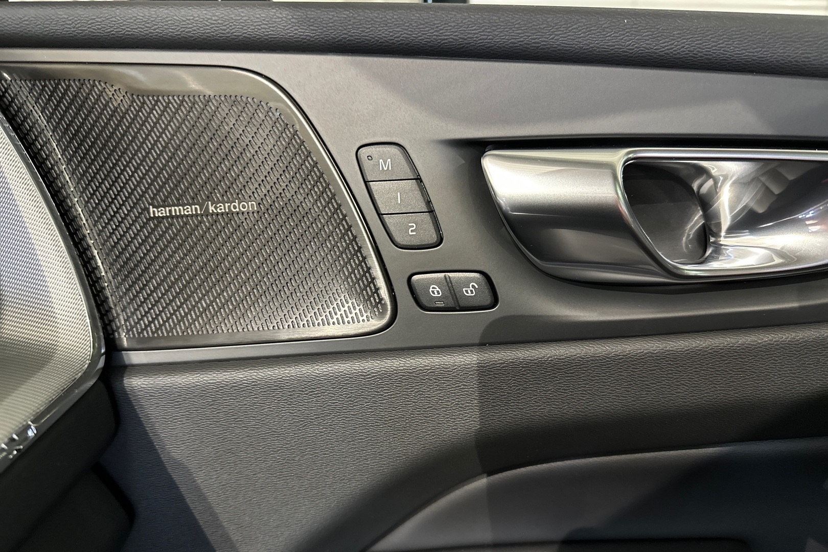 VOLVO XC60 2023