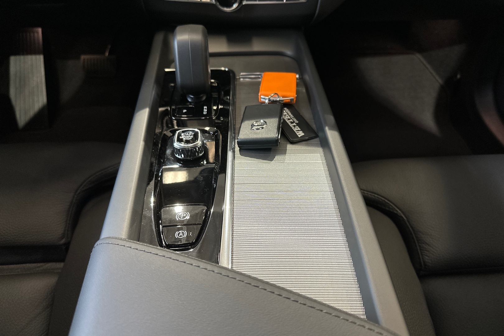 VOLVO XC60 2023