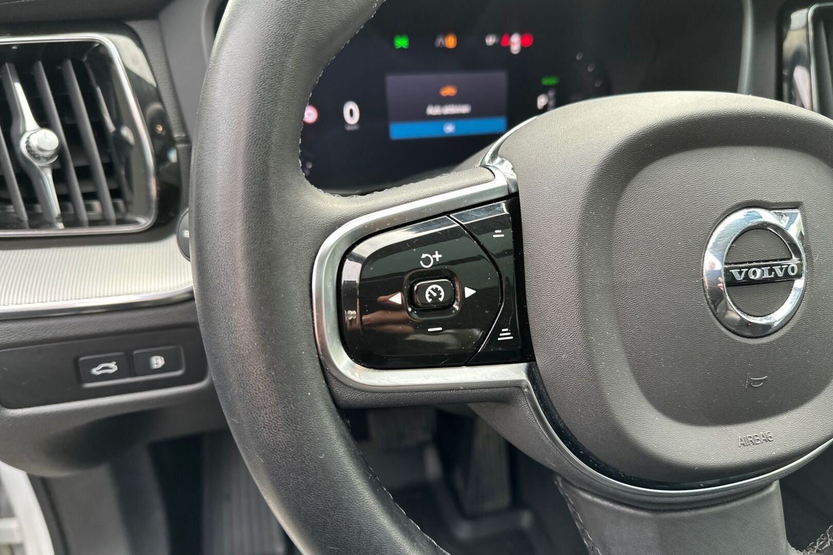 VOLVO XC60 24