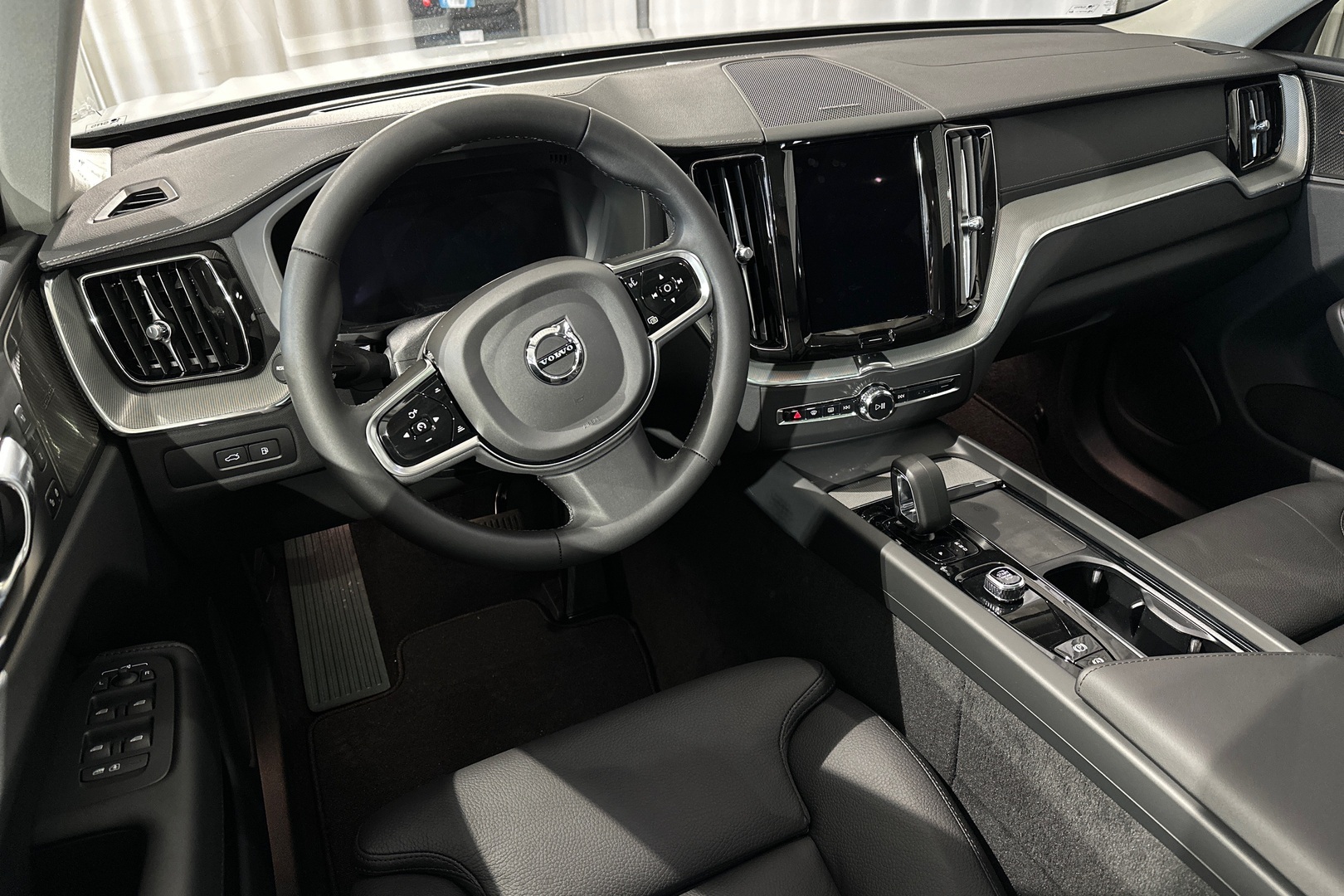 VOLVO XC60 2023