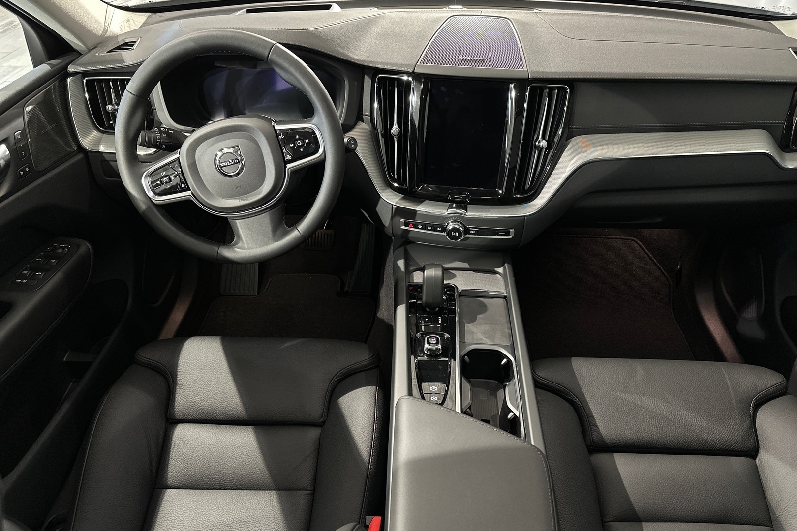 VOLVO XC60 2023