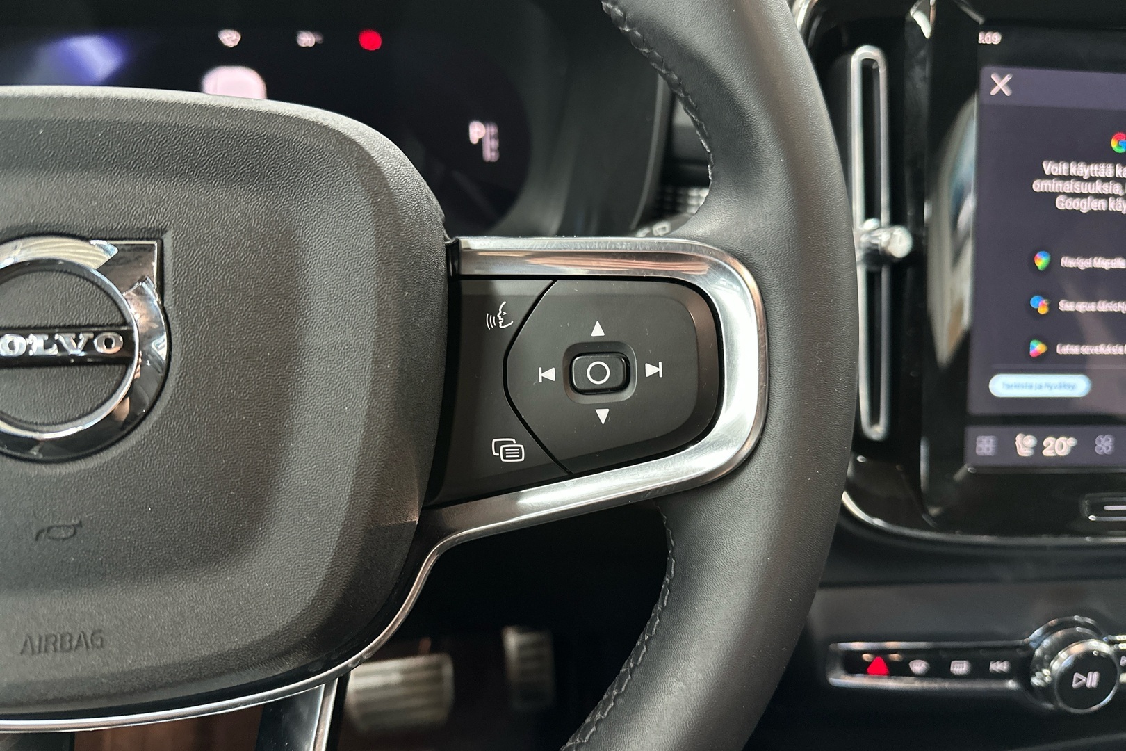 VOLVO XC40 2022