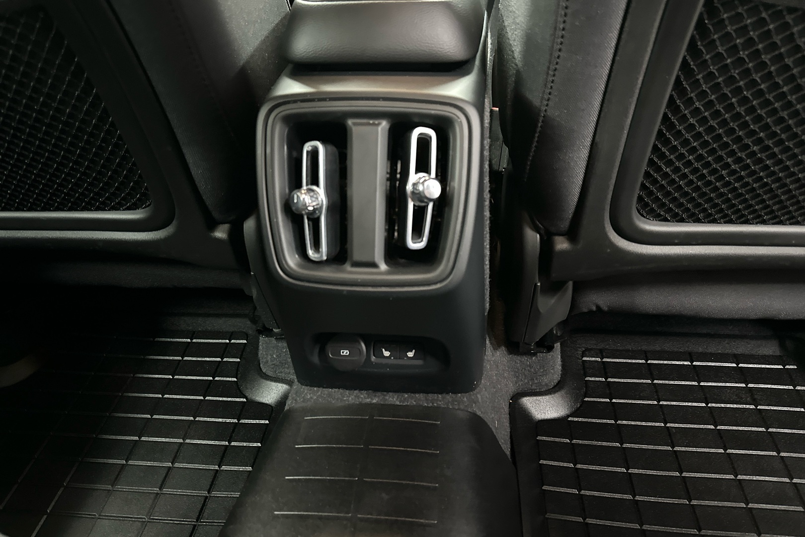 VOLVO XC40 2022