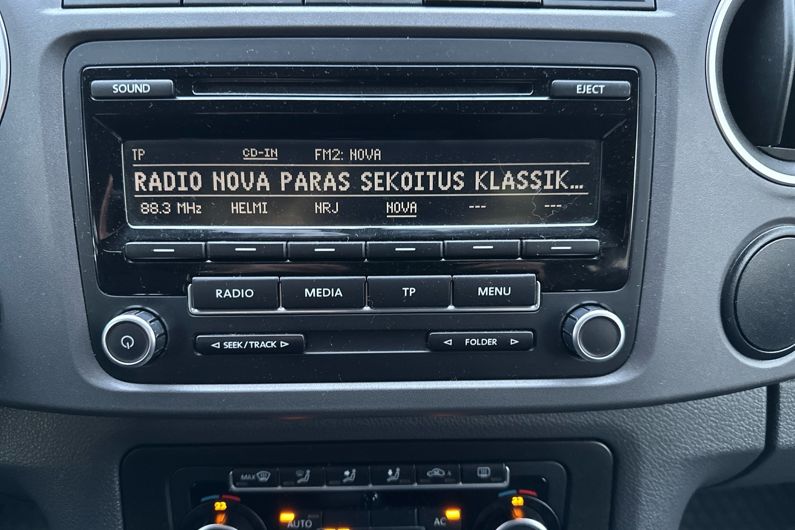 VOLKSWAGEN Amarok 2012