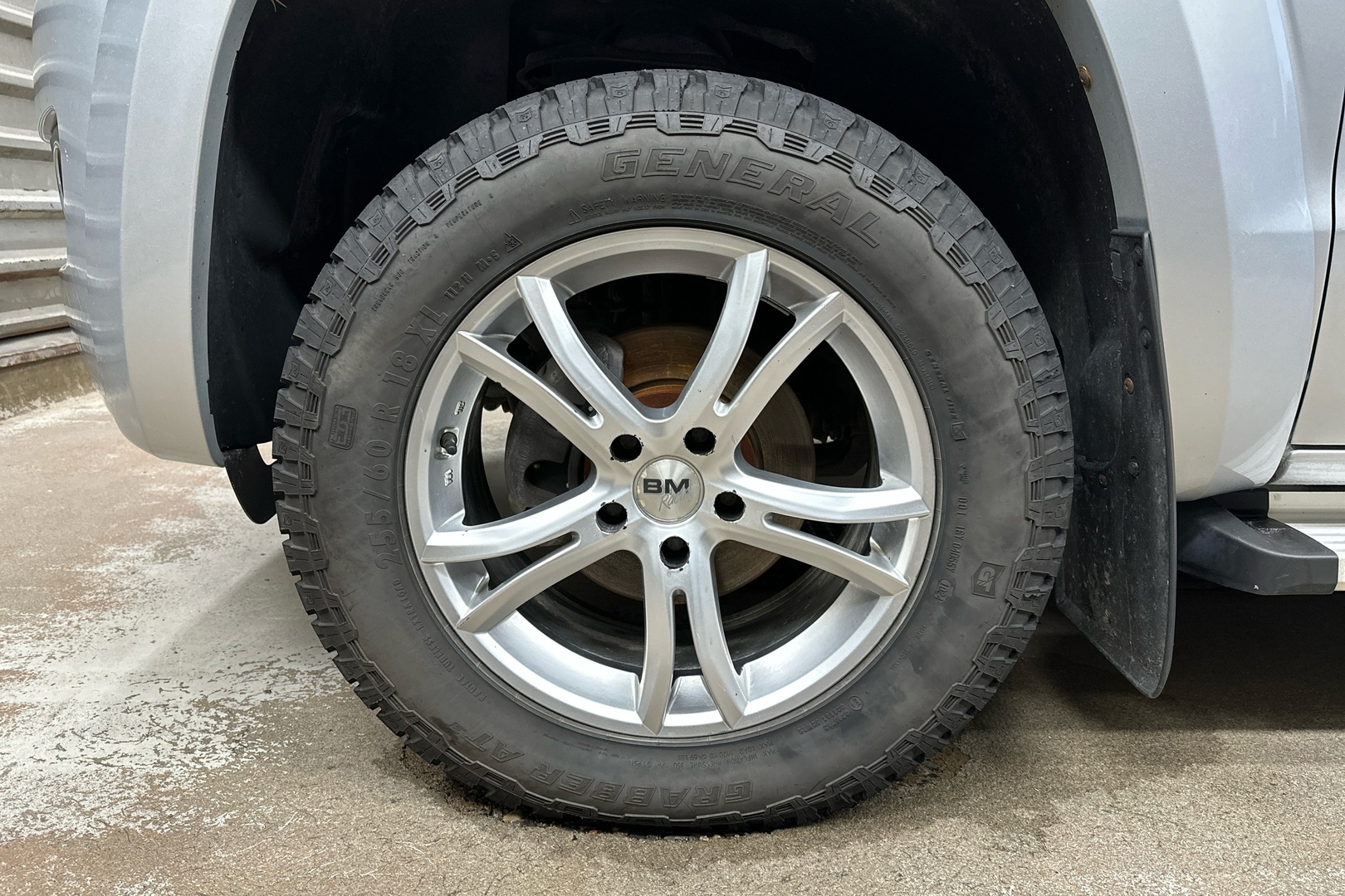 VOLKSWAGEN Amarok 2012