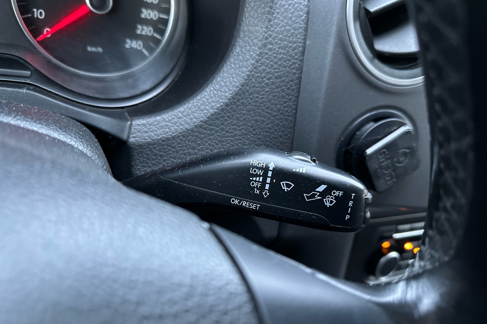 VOLKSWAGEN Amarok 2012