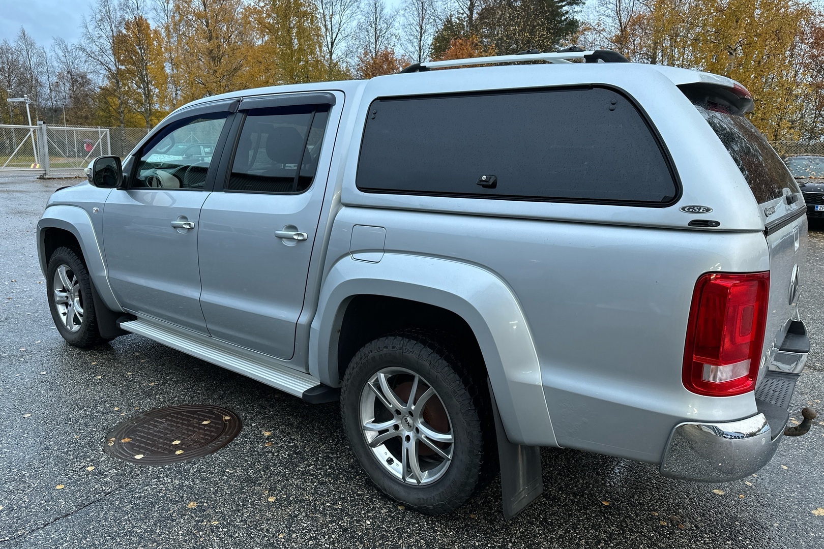 VOLKSWAGEN Amarok 2012