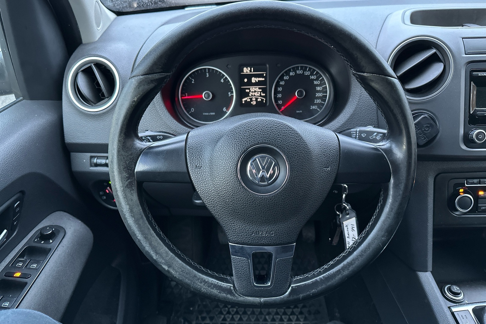 VOLKSWAGEN Amarok 2012