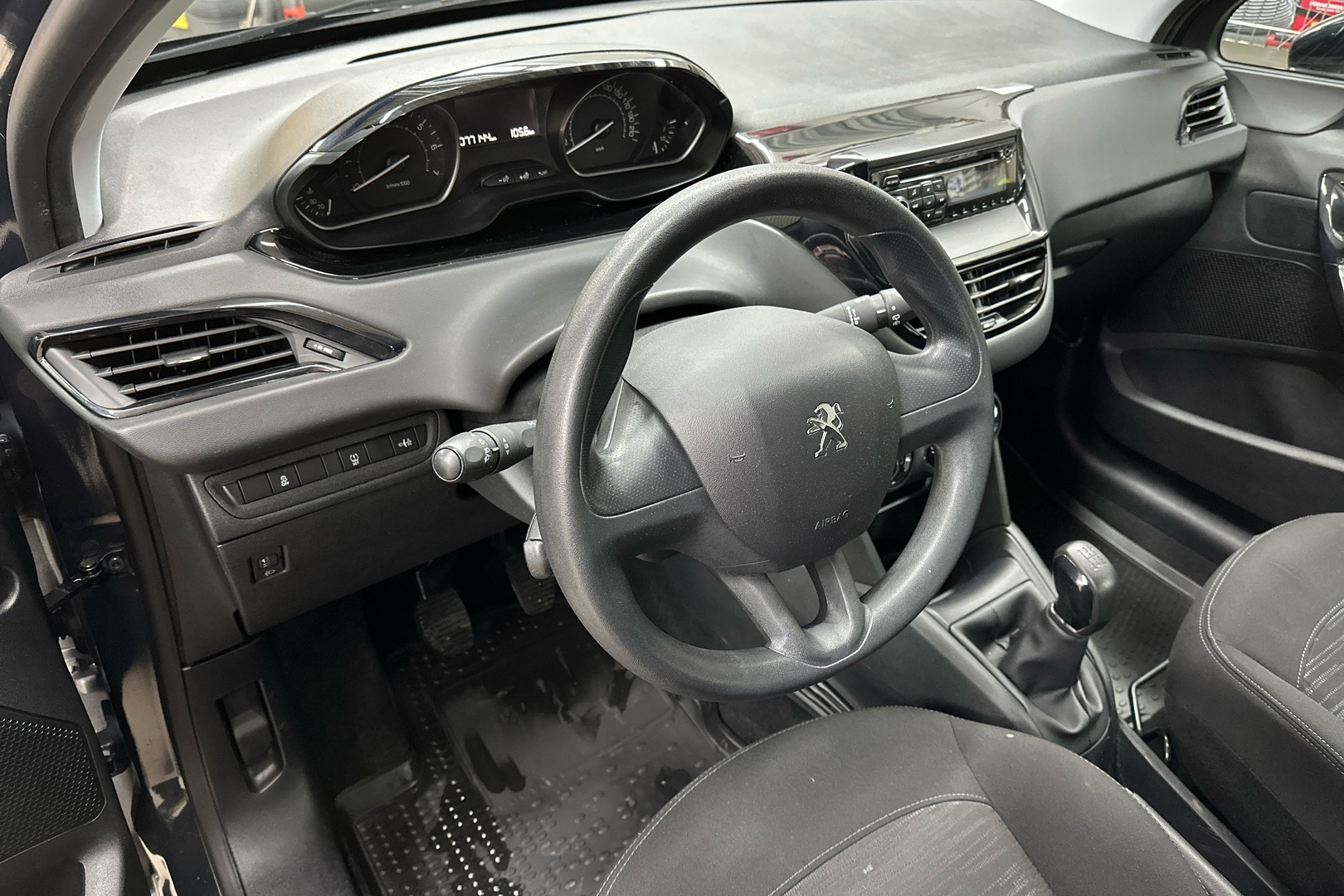 PEUGEOT 208 2017