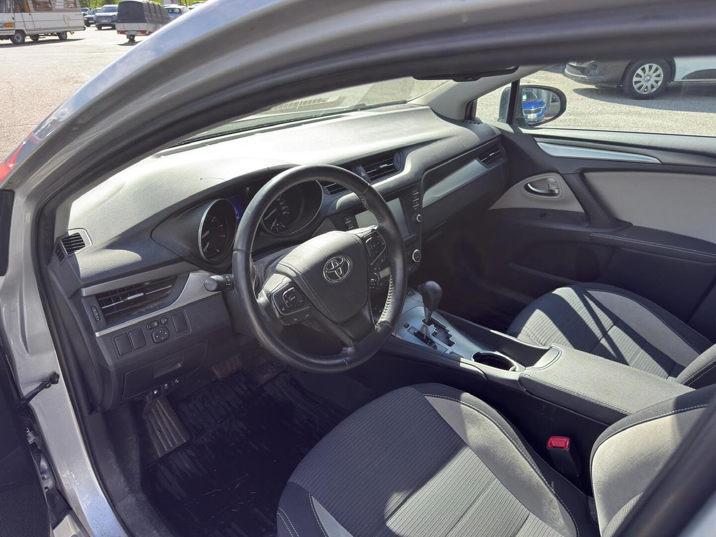 TOYOTA Avensis 2018