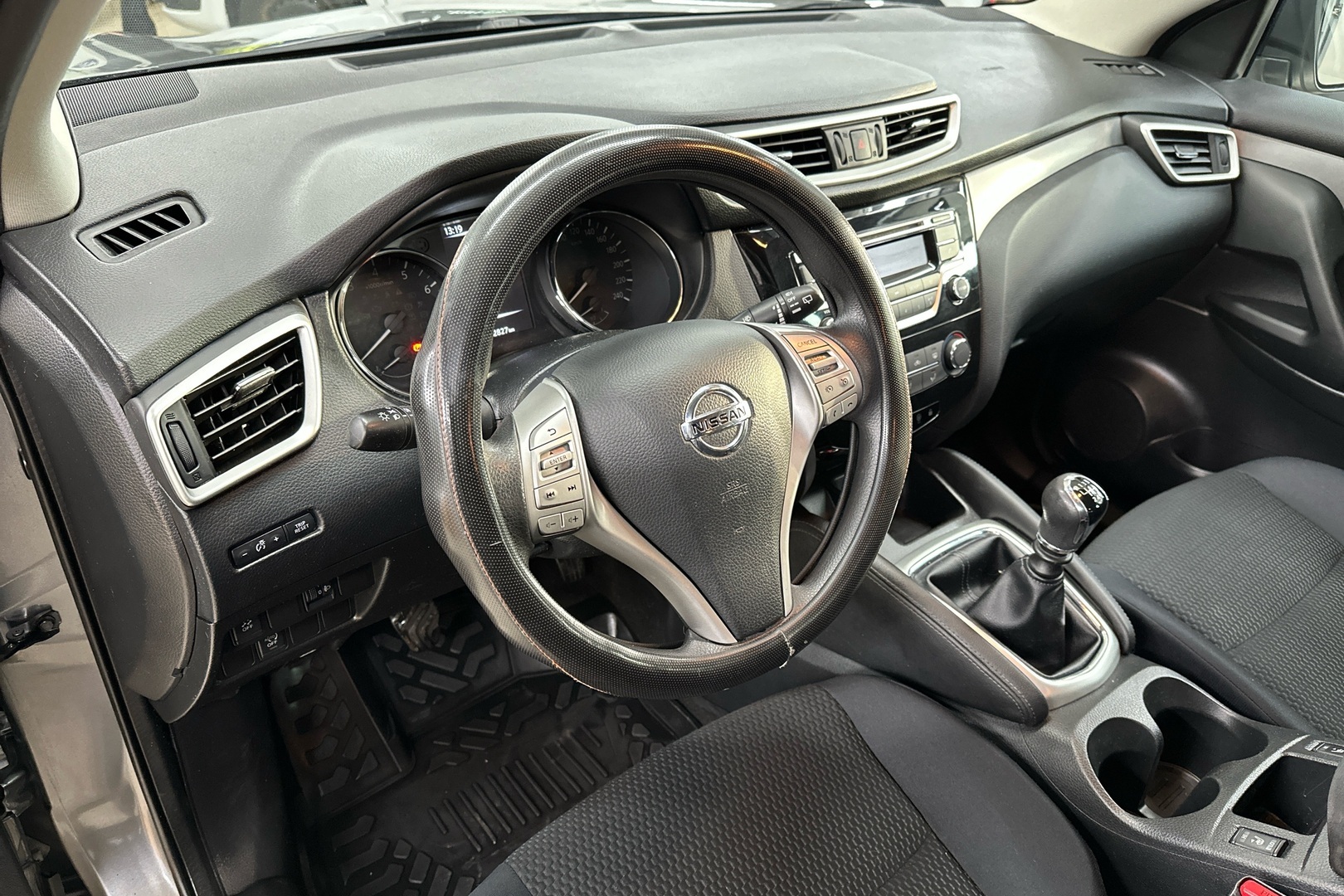 NISSAN Qashqai 2015