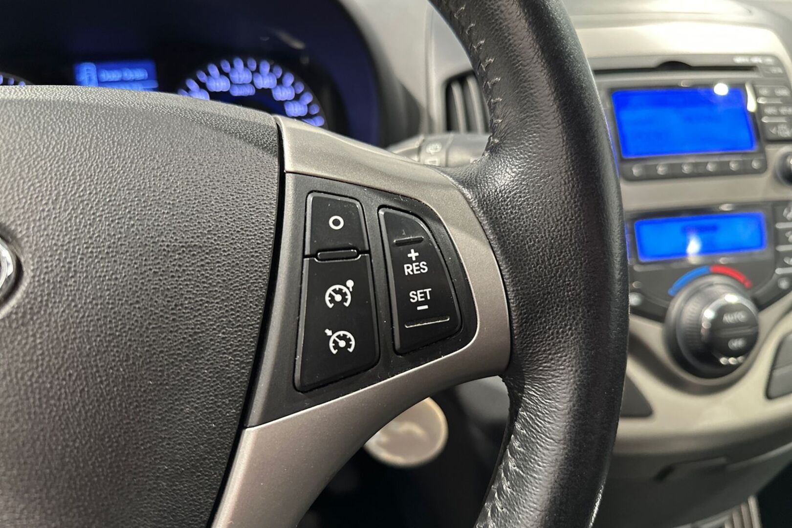 HYUNDAI i30 2011