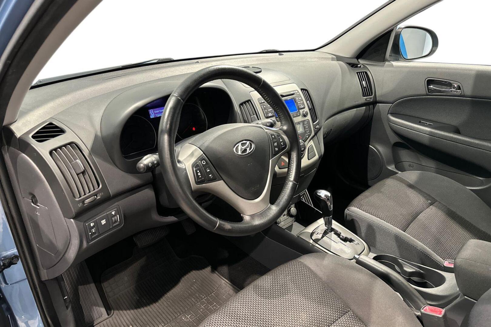 HYUNDAI i30 2011