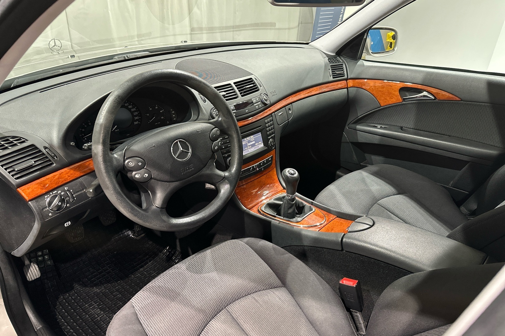 MERCEDES-BENZ E 2009