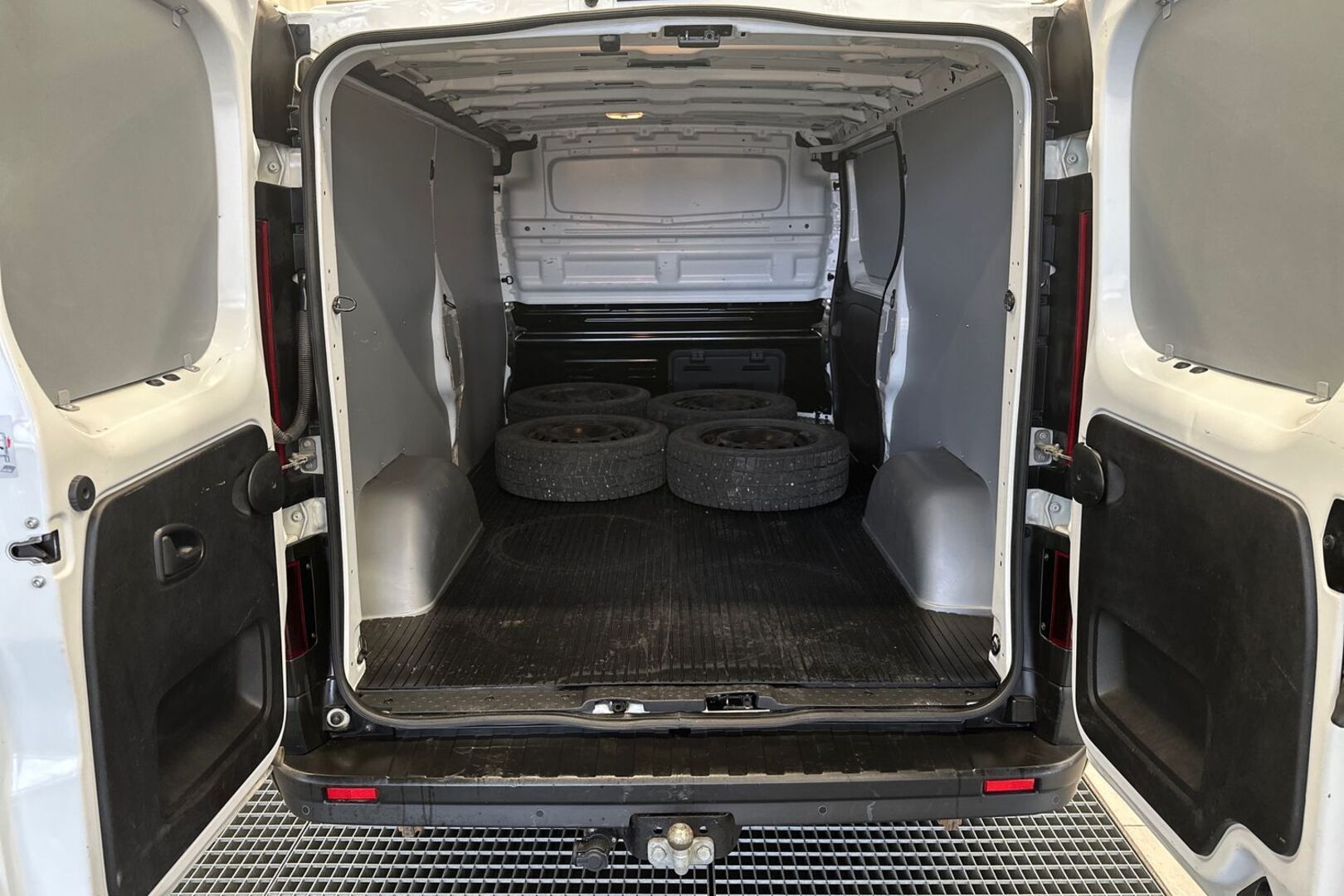 RENAULT Trafic 18
