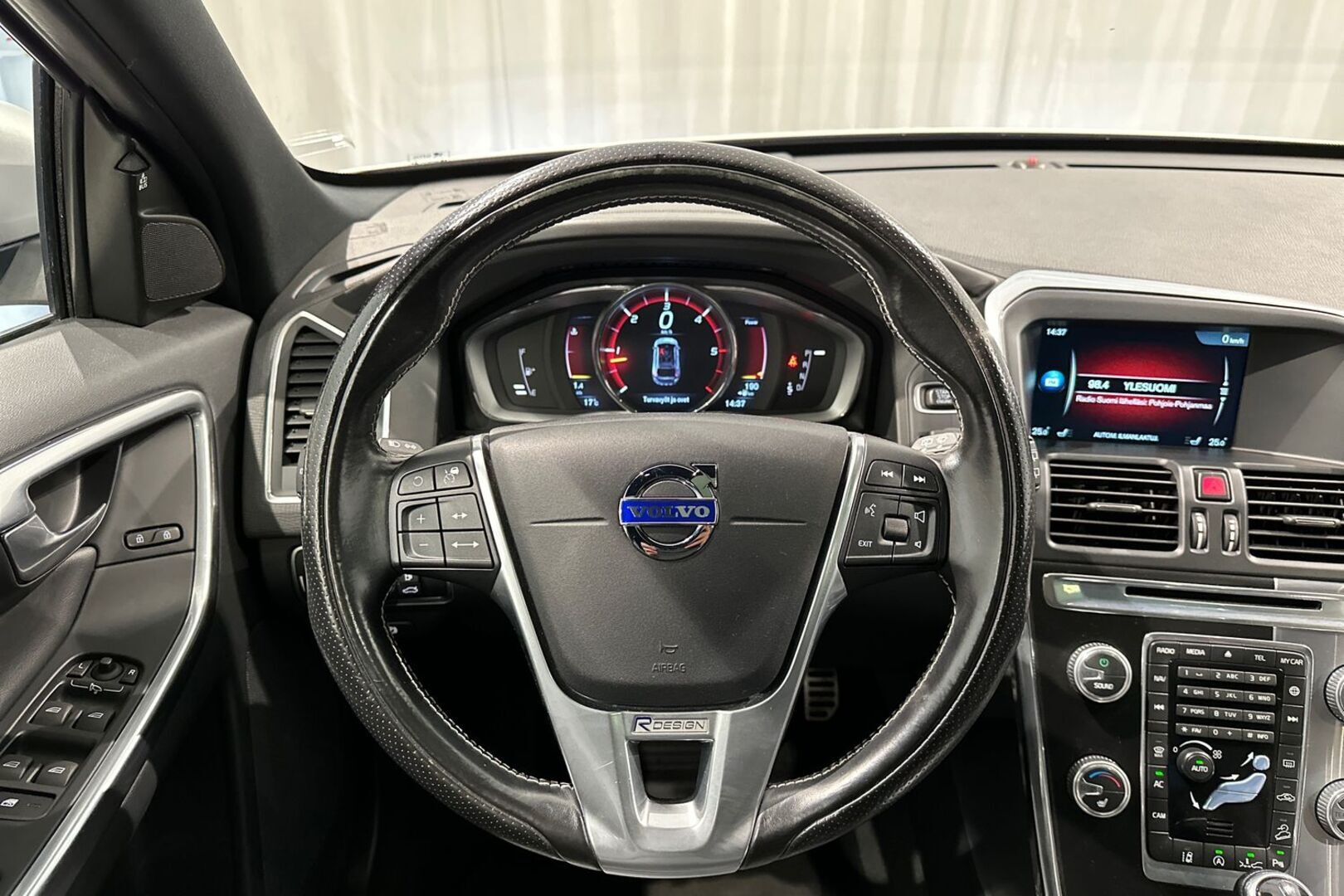 VOLVO XC60 2016