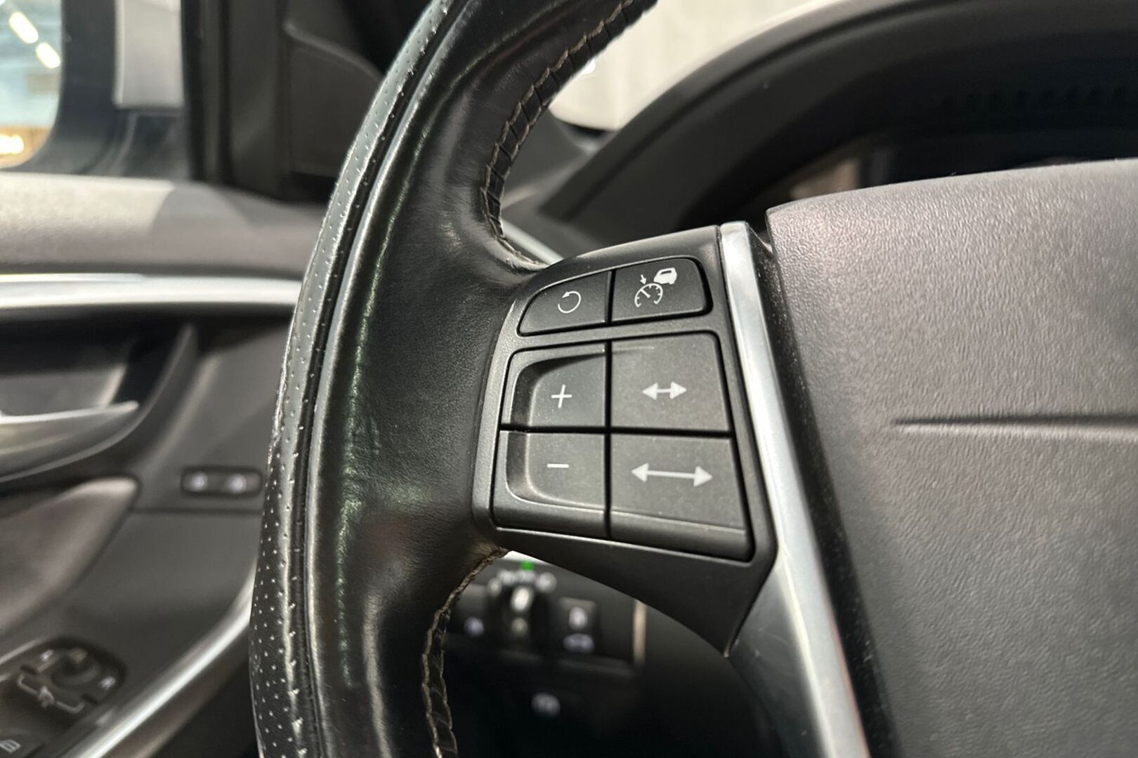 VOLVO XC60 2016
