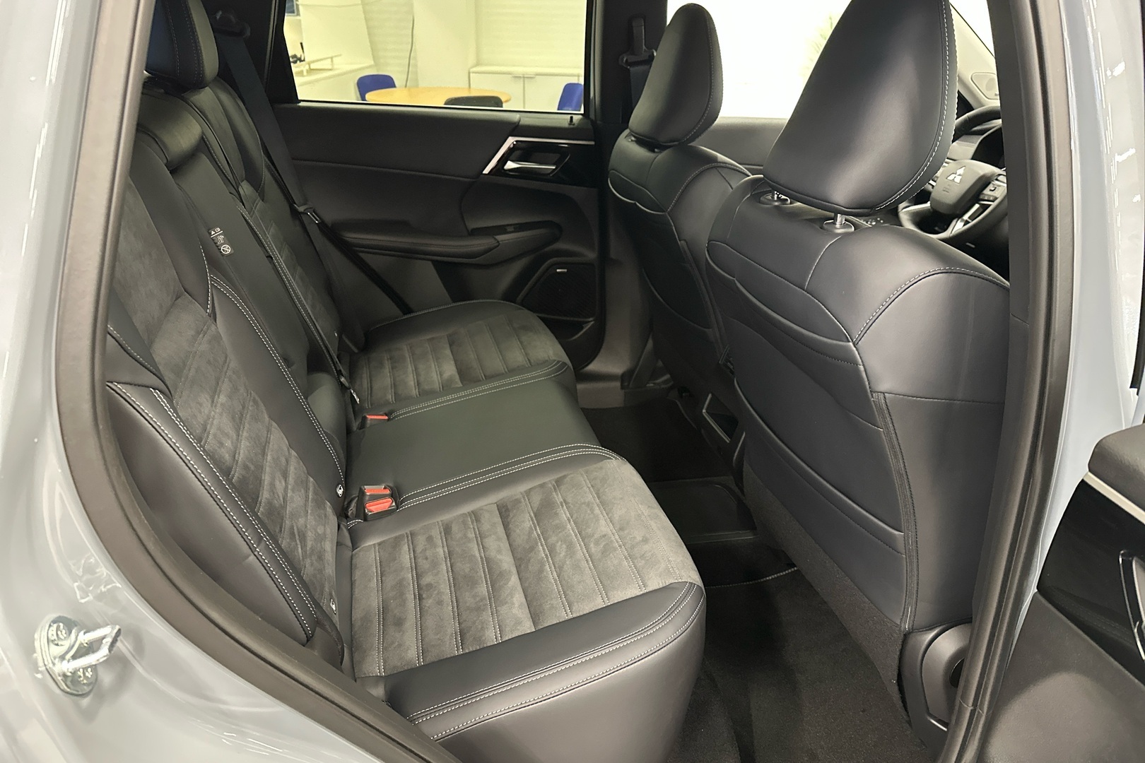 MITSUBISHI Outlander 2026