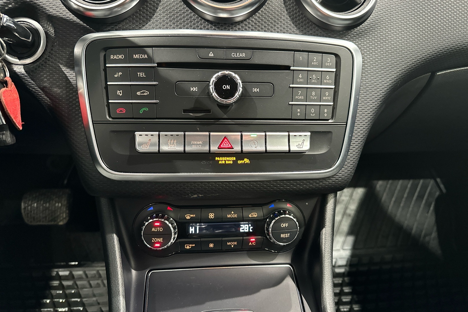 MERCEDES-BENZ A 2016