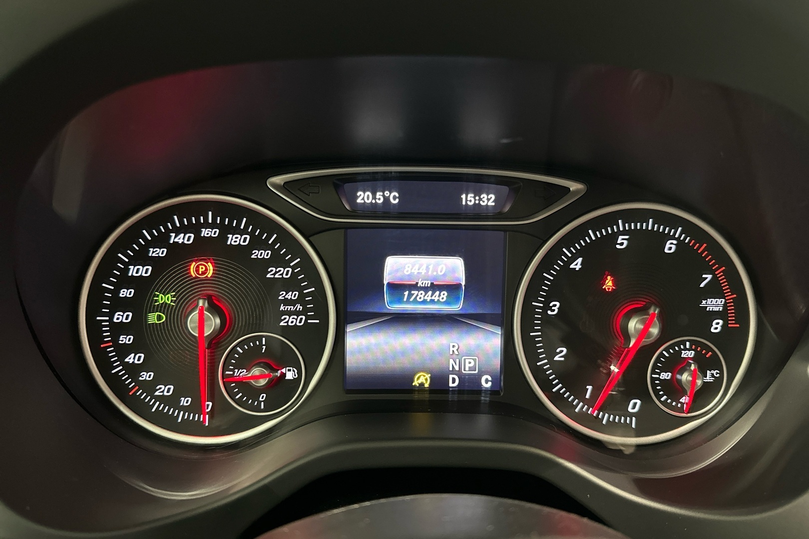 MERCEDES-BENZ A 2016