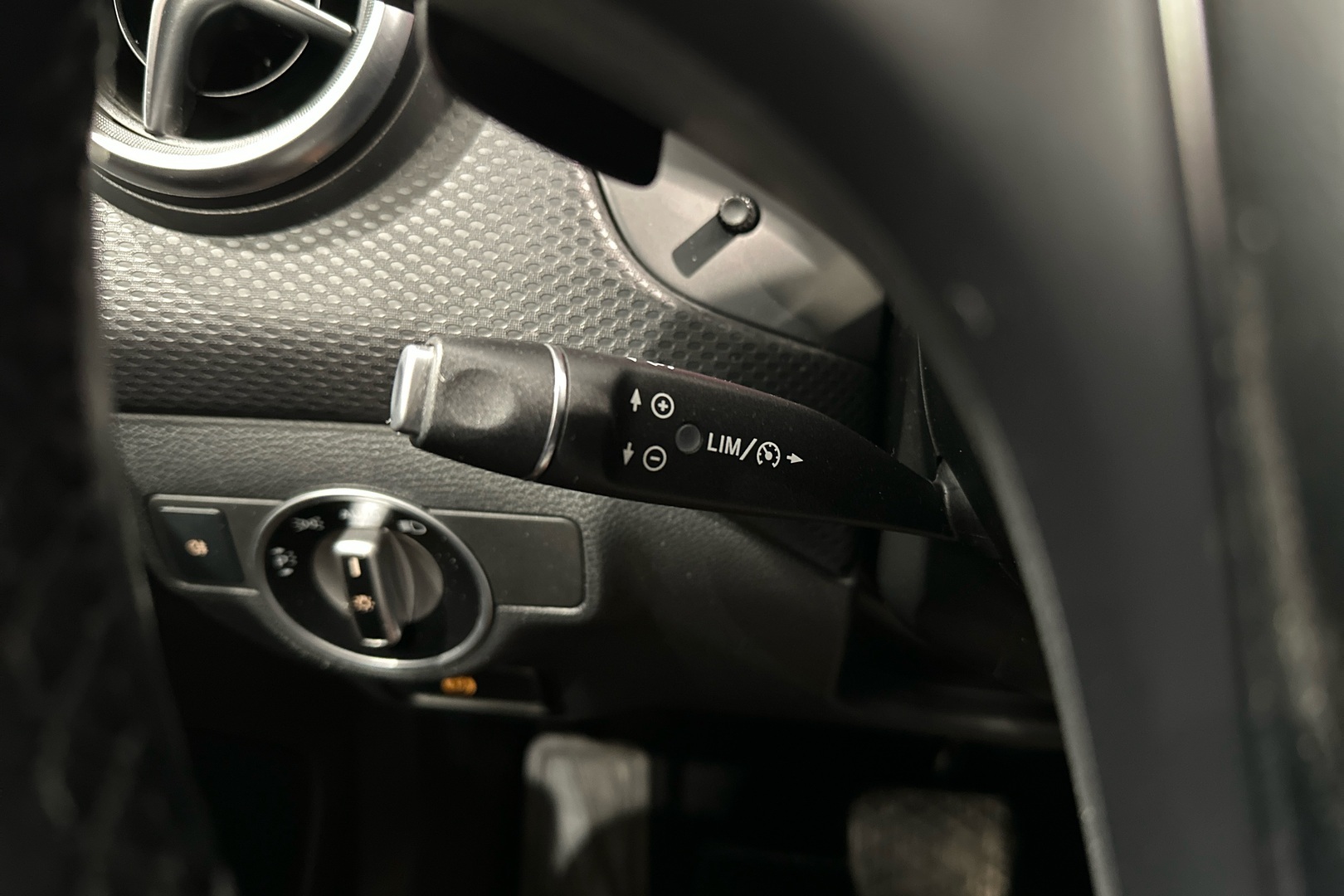 MERCEDES-BENZ A 2016