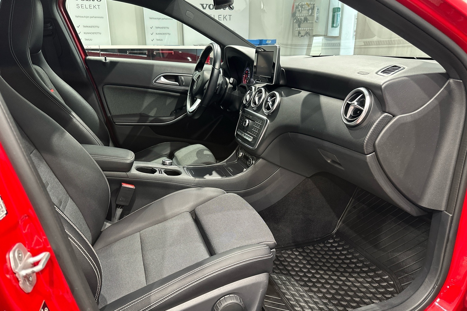 MERCEDES-BENZ A 2016