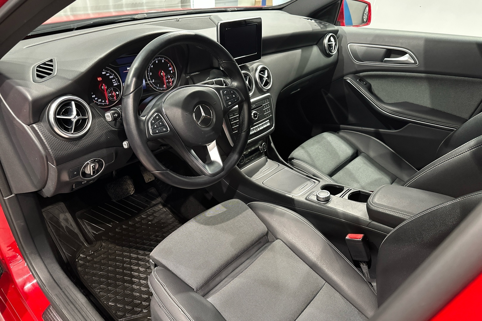 MERCEDES-BENZ A 2016