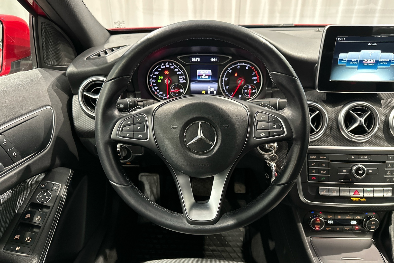 MERCEDES-BENZ A 2016