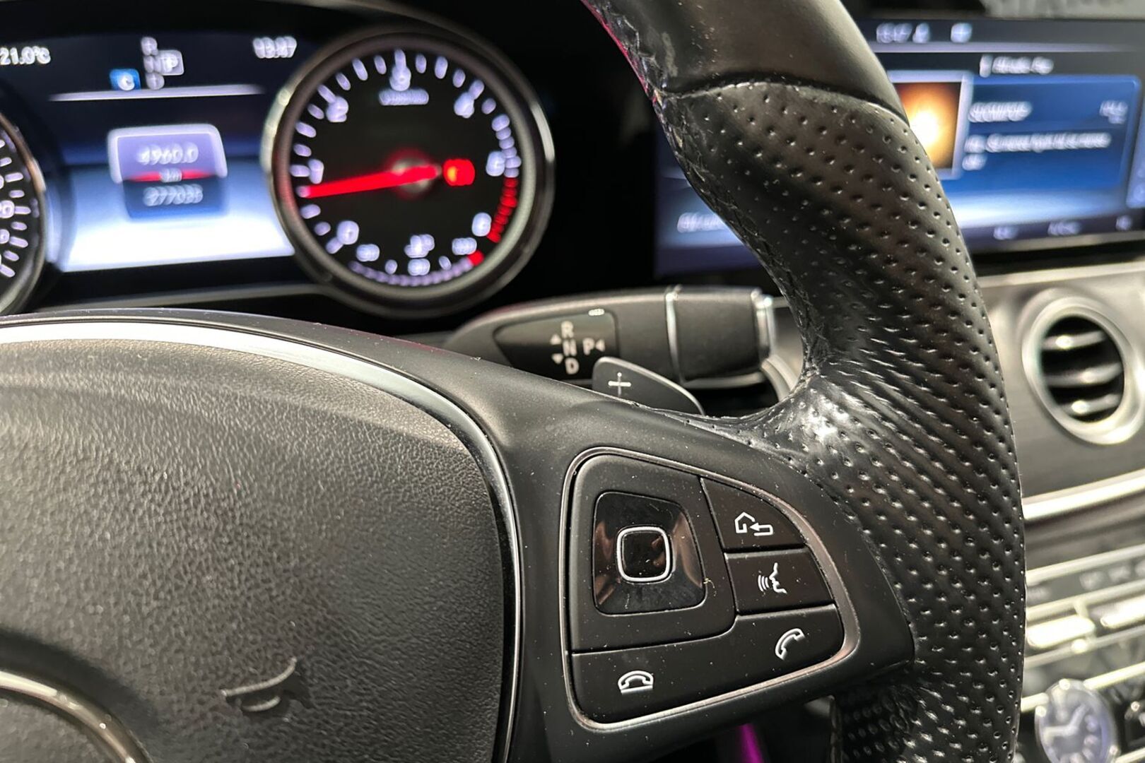 MERCEDES-BENZ E 13