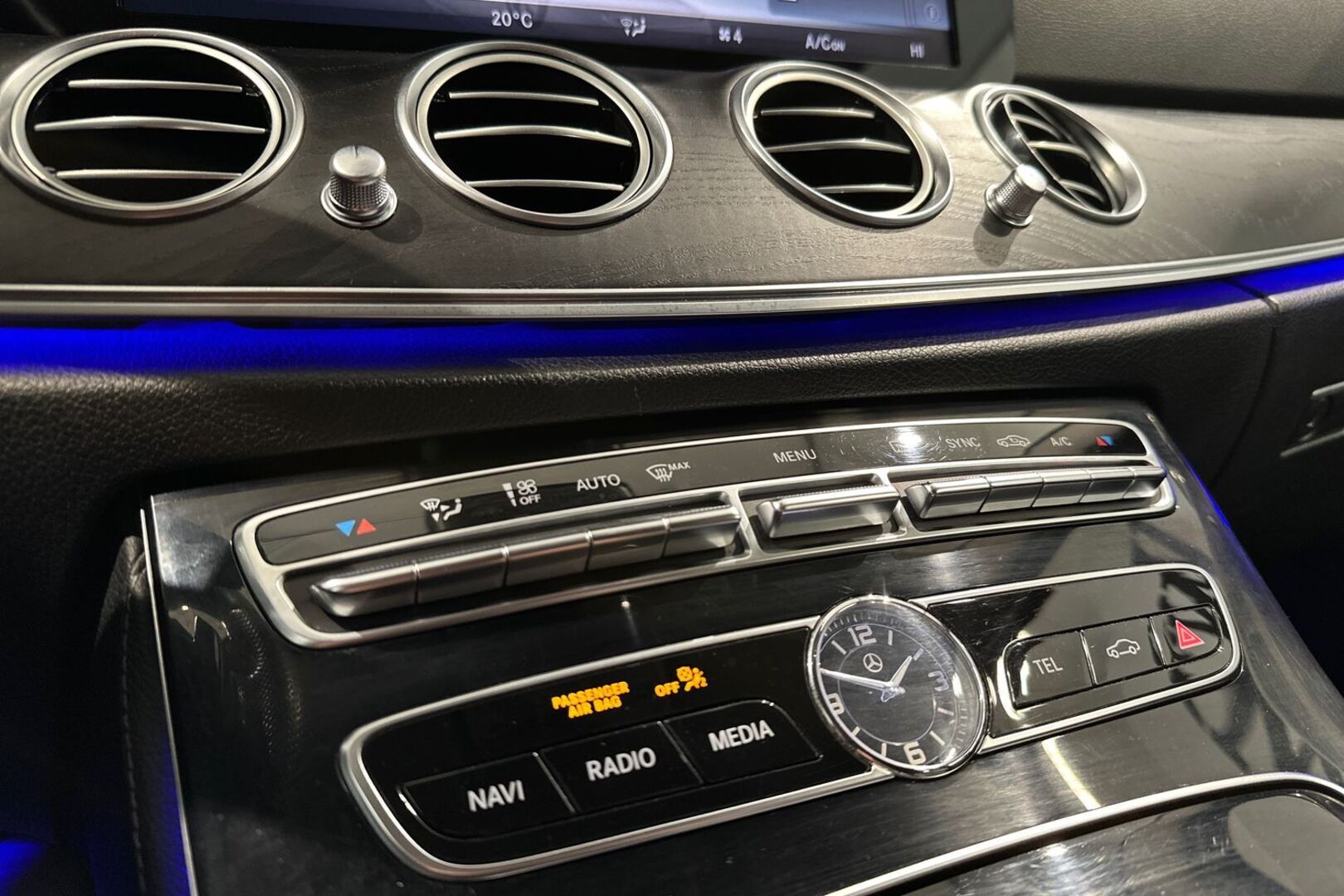 MERCEDES-BENZ E 22