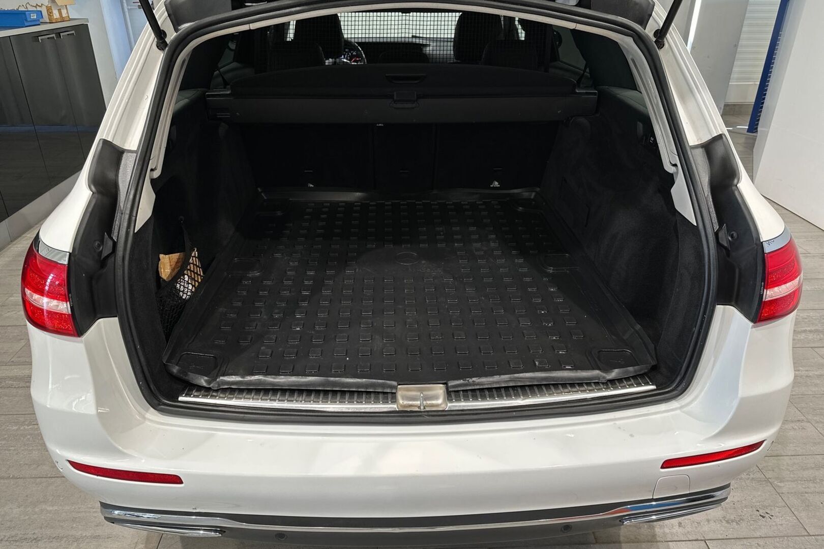 MERCEDES-BENZ E 27
