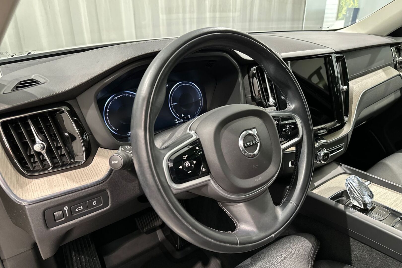 VOLVO XC60 2021