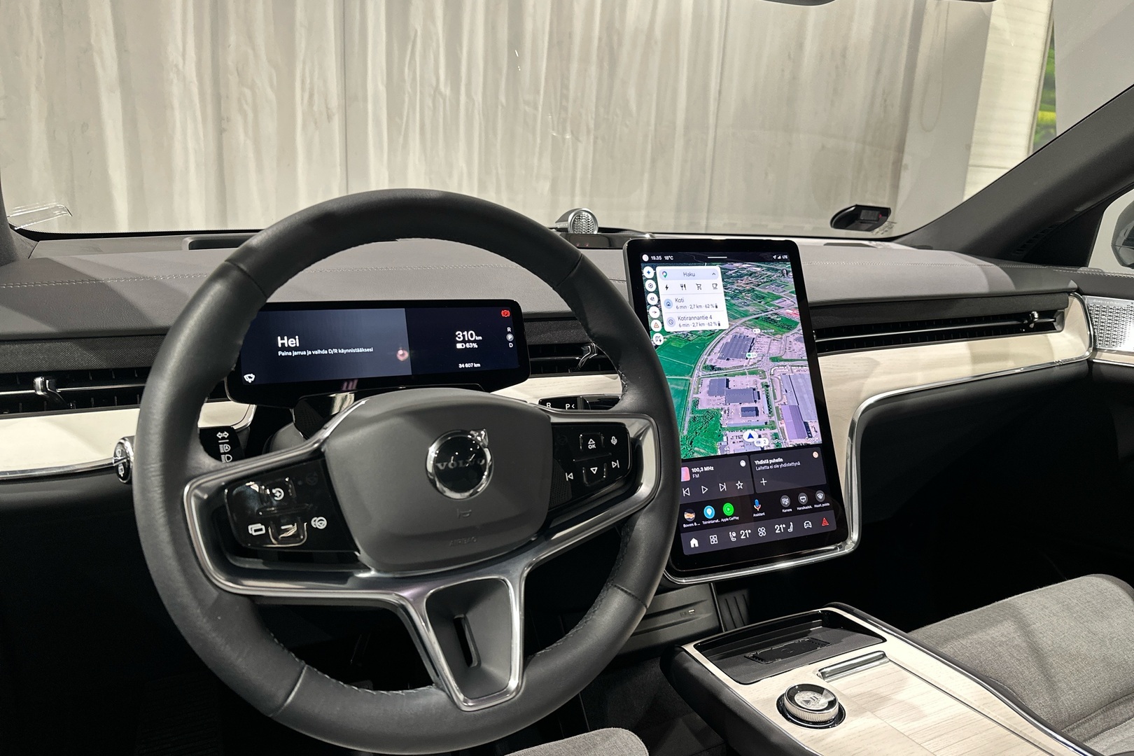 VOLVO EX90 2025