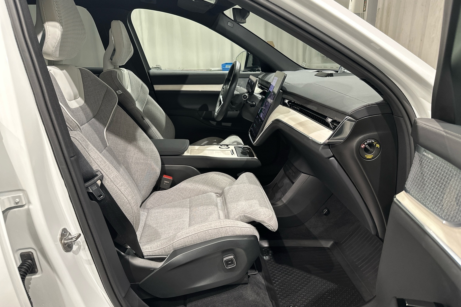 VOLVO EX90 2025