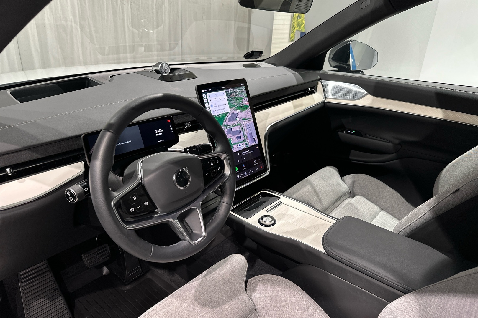 VOLVO EX90 2025
