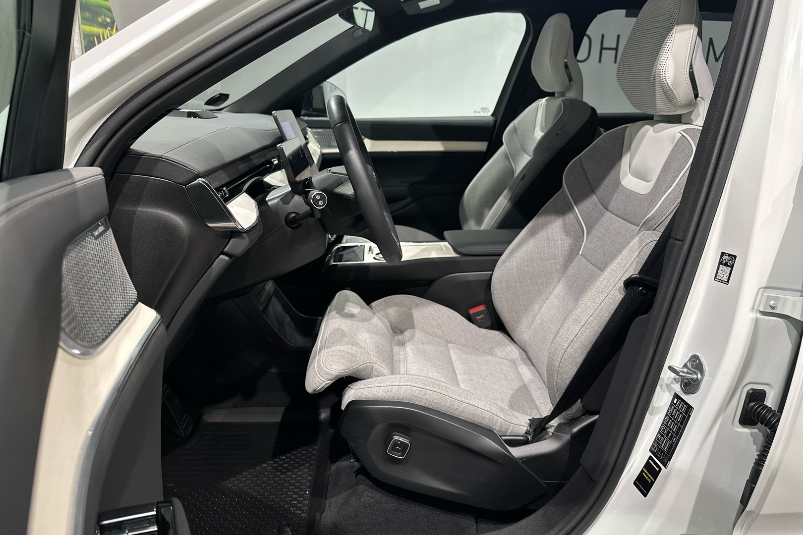 VOLVO EX90 2025