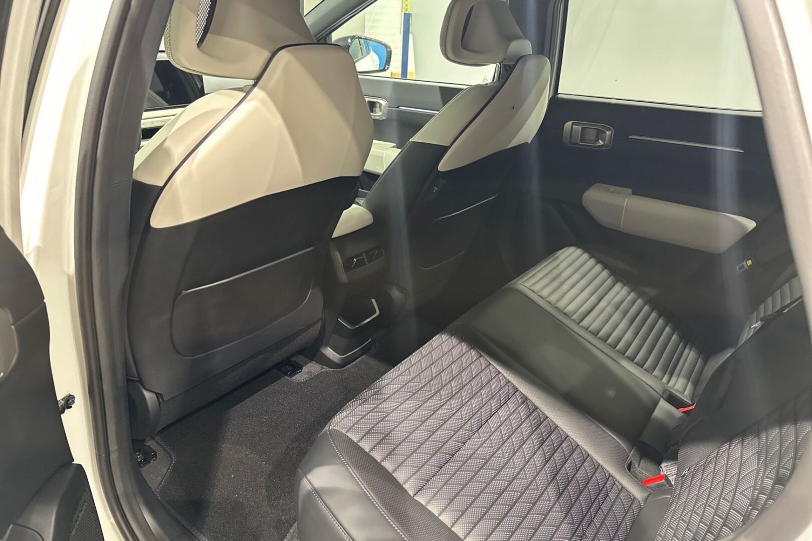 KIA EV4 2025