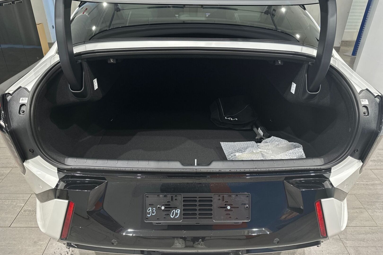 KIA EV4 2025