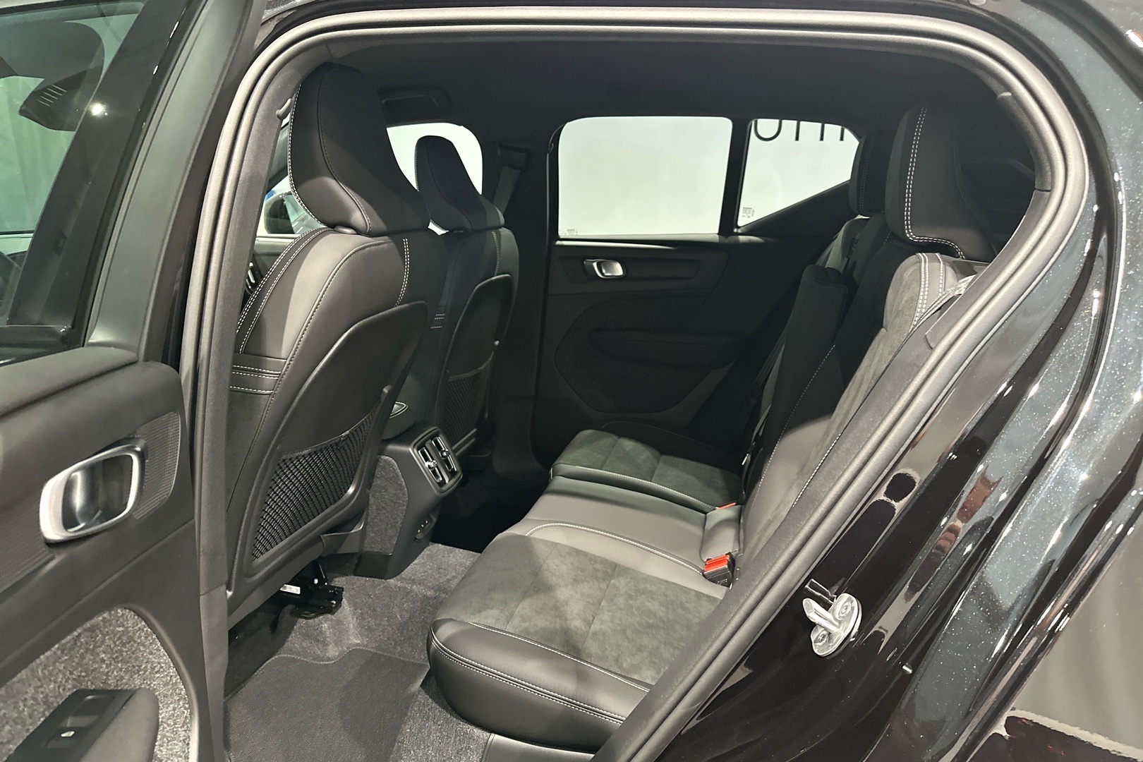 VOLVO XC40 2027